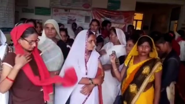 जनपद बहराइच के तहसील महसी दर्जनों आशा बहू ने मिलकर जोरदार विरोध प्रदर्शन किया