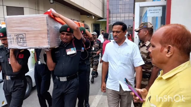 आर्मी जवान सुधांशु का शव देर रात पहुंचेगा सकहारा गांव, बेसब्री से लोग कर रहे इंतजार