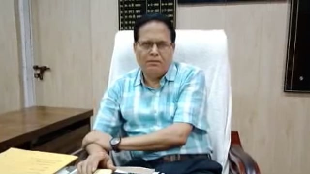 रायबरेली में वेतन न मिलने से नाराज आशा बहुए वा आशा संगिनी ने सीएमओ डॉ वीरेंद्र सिंह को सौंपा ज्ञापन।