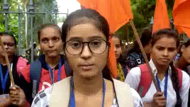 रायबरेली में फिरोज गांधी डिग्री कॉलेज के सैकड़ों छात्रों ने किया विरोध प्रदर्शन।