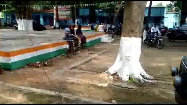 प्रखंड कार्यालय में दबंगों ने घुसकर जमकर उत्पात मचाया, वहां कार्यरत तीन कर्मियों के साथ जमकर मारपीट भी की। तीनो जख्मी। 