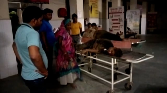 नौझील माट रोड पर कार ने बीती रात में दो मोपेड सवार सगे भाइयों को रोदा हालत गम्भीर जिला अस्पताल किया रेफर