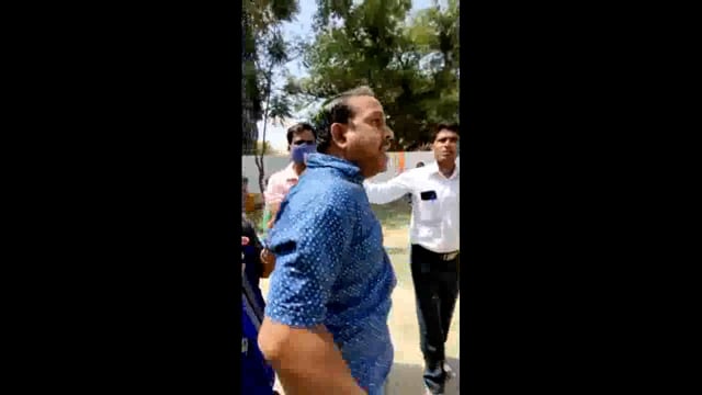 हरदोई  पिहानी थाना क्षेत्र के जाजुपारा गांव के संविलियन स्कूल में शिक्षामित्र के पति ने टीचर को किया गाली गलौज  