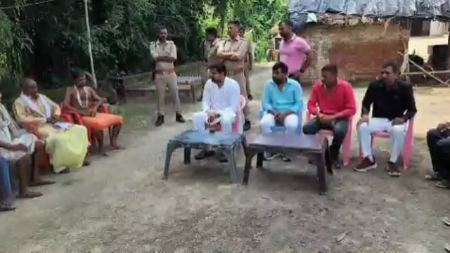 नवाबगंज क्षेत्र के कई जगहो पर विधायक प्रतीक भूषण शरण सिह क्षेत्र भ्रमण के दौरान शोक संतप्त परिवार से मुलाकात कर सांत्वना