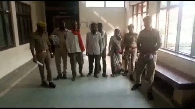 थाना मांधांता उ0 नि0 अनुज यादव ने हत्याषणयंत्र कारियों की खोली पोल,3 अभियुक्त 1 अभियुक्ता गिरफ्तार
ASP रोहित मिश्रा बाईट