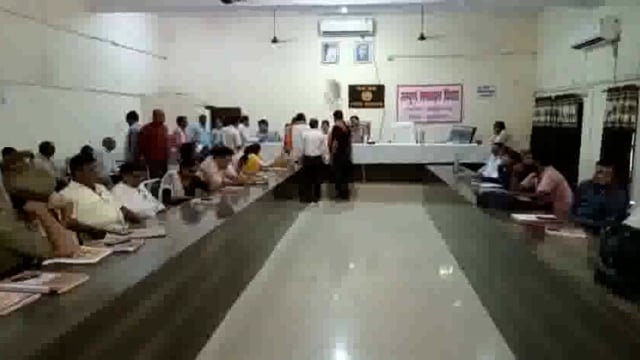 होटल संचालक पर बंधुआ मजदूरी कराने का आरोप। संपूर्ण समाधान दिवस में हुई शिकायत।