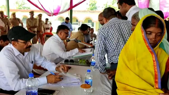 मिहींपुरवा मोतीपुर तहसील में जिलाधिकारी की अध्यक्षता में संपन्न हुआ संपूर्ण समाधान दिवस