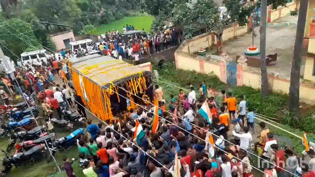 सकहारा के लाल के शव यात्रा में उमड़ी लोगों की भीड़, भारत माता की जय सुधांशु भैया अमर रहे के लगे नारे