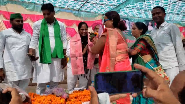 छाता तहसील के गांव बिड़ावली में पूनम पंडित ने किसान सम्मेलन को किया संबोधित।