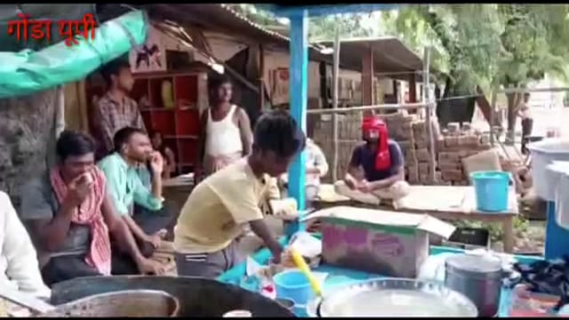 गोंडा :जन्मजात दिव्यांग छात्र पेड़ के नीचे चाय बेचकर सवार रहा अपनी तकदीर