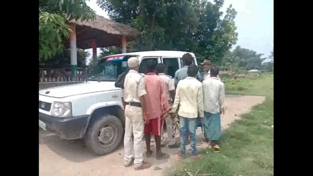 बड़की रटनी, पदमपुर मोड़ व  बलुआ गांव से पुलिस ने तीन शराबी सहित एक शराब तस्कर को 5 लीटर शराब के साथ गिरफ्तार कर भेजा जेल