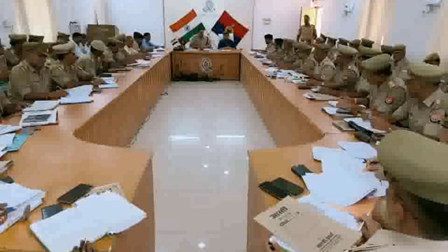 इनामी अपराधियों की हो गिरफ्तारी सीडीओ जयेन्द्र कुमार ।