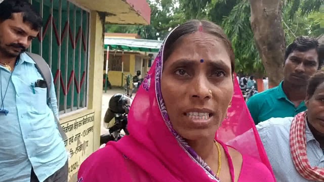 प्रधानमंत्री आवास योजना में वार्ड सदस्य के  द्वारा मांगी जाती है मोटी रकम