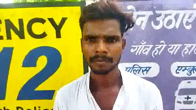 सलोन थाना क्षेत्र मे चोरी से अंगूठा लगाते वीडियो हुआ वायरल, पुलिस मामले की जांच में जुटी।