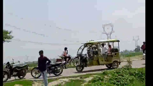 युवकों ने एक युवक का काटा गला, ग्रामीणों ने भिजवाया ईलाज के लिए, 
दो युवकों मे एक भागने में कामयाब,एक को पुलिस ने दबोचा