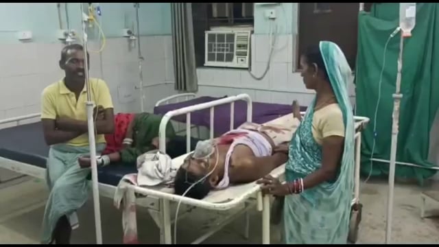 लखीसराय जिले के सूर्यगढ़ा बाजार में ई-रिक्शा की टक्कर से घायल व्यक्ति पीएमसीएच पटना रेफर