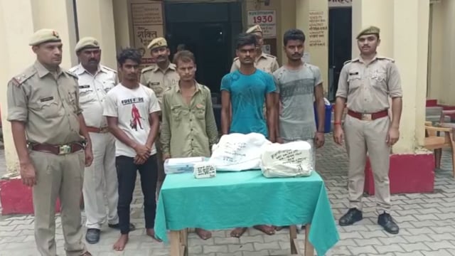 तमंचा व चोरी के सामान के साथ चार अभियुक्त गिरफ्तार कर भेजे गए जेल #मऊ न्यूज़