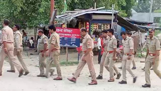 जनपद बहराइच के खैरी घाट थाने की पुलिस ने किया पैदल रोडमार्च दिलाया सुरक्षा व्यवस्था का एहसास