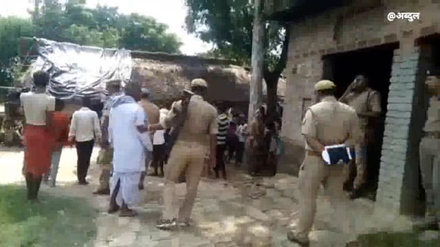 बुजुर्ग महिला के ऊपर धारदार हथियार से किया गया हमला chc मोतीपुर भर्ती कराया ने भेजा बहराइच हॉस्पिटल  मृत घोषित किया 

 