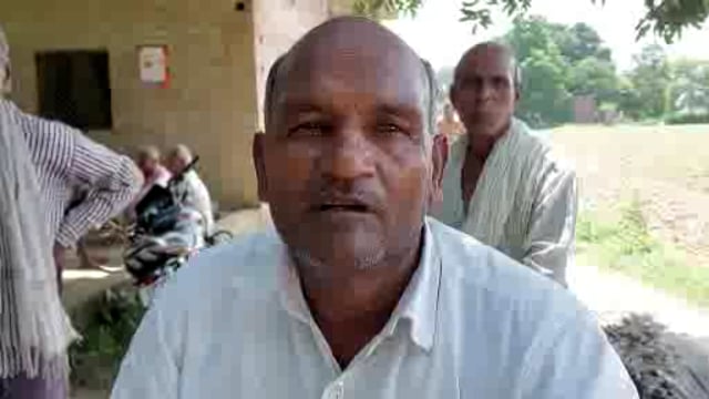 जैतापुर में मिले किसान के शव के बाद ग्राम प्रधान उमाशंकर ने दी जानकारी