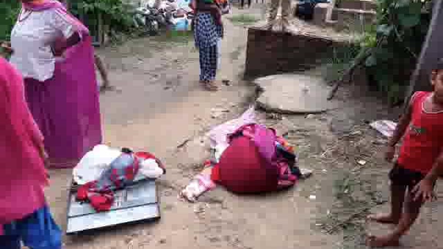 त्रिलोकपुर थाना क्षेत्र के पेड़रा गांव में सेंध काटकर नदी और लाखों के जेवर ले गए चोर ।