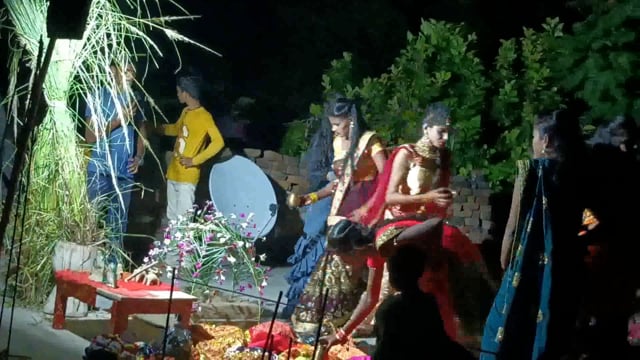 करमा धरमा पर्व को वहन 24 घंटे का निर्जला रखकर अपने भाई की लंबी उम्र के लिए यह व्रत करती है