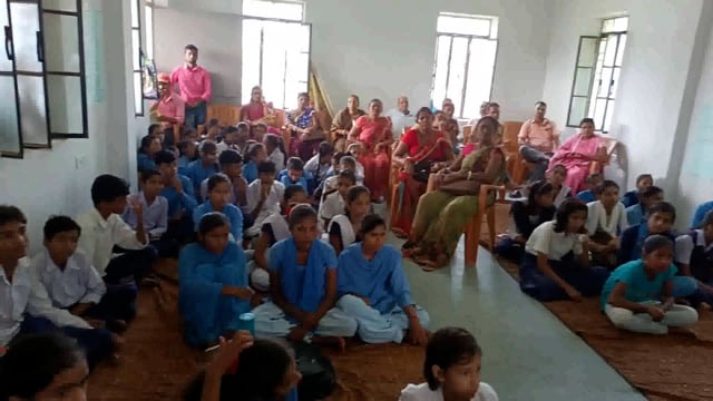 सूरजगढ़ा बीआरसी में क्लास 6 से 8 क्लास के बच्चों ने लिए योगिता में भाग