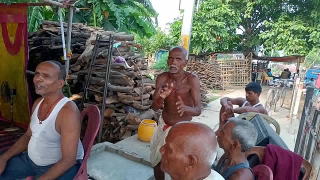 48 घंटे का अखंड राम धुनी के समाप्ति के बाद कलश विसर्जन को ले जाते श्रद्धालु गण