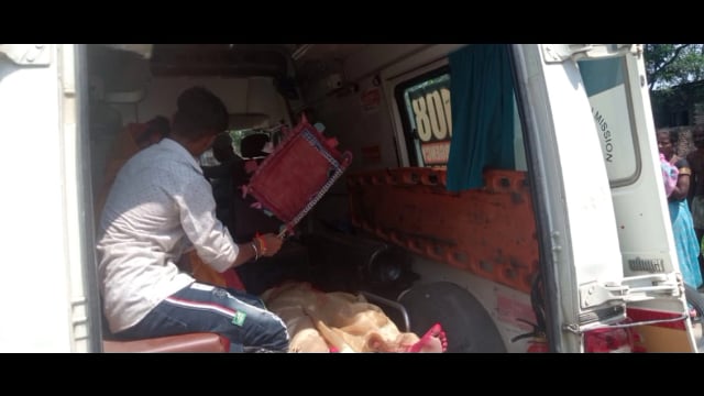 जनपद बहराइच तहसील महसी क्षेत्र अंतर्गत कार सवार ने मारी बाइक सवार को जोरदार टक्कर तीन लोगों को आई चोटें