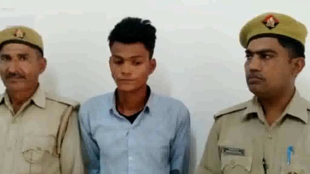 वृंदावन रुकमणी बिहार से एक व्यक्ति को चोरी की स्कूटी व तमंचा सहित गिरफ्तार कर न्यायालय में पेश किया