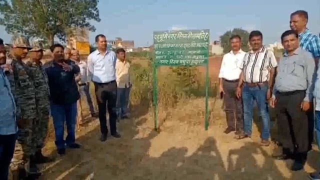 वृंदावन नगर निगम ने कब्जा मुक्त कराई प्राचीन बावड़ी