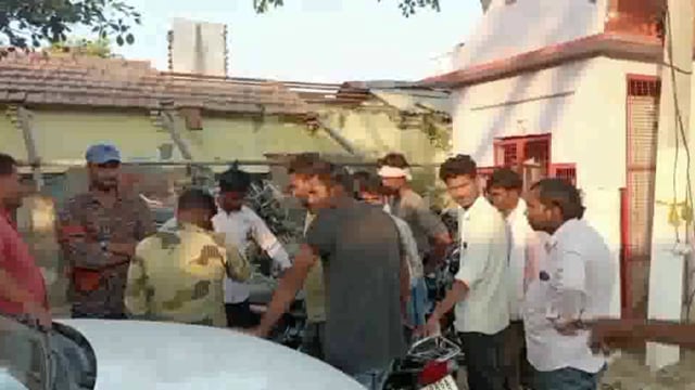 बलदेव क्षेत्र में गौशाला के समीप 4 दिन से लापता युवक का मिला शव प्रेम प्रसंग में हत्या करने का परिजनों ने लगाया आरोप