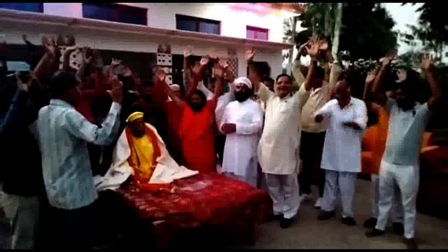 नवाबगंज :के ल्वाबीपुर गांव पहुंचे महामंडलेश्वर गंगा दास महाराज का ग्रामीणों ने किया भव्य स्वागत