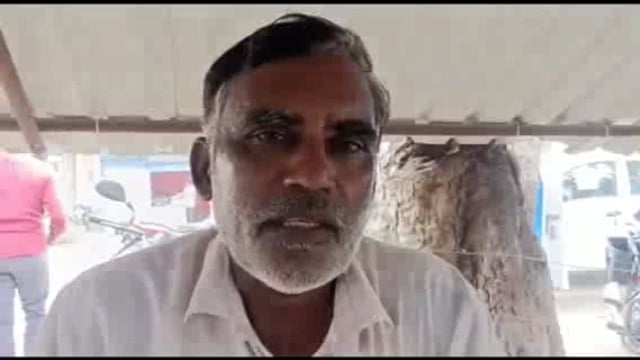 तरबगंज पत्रावली का निस्तारण न होने से अधिवक्ता संघ के तहसील मंत्री की अगुवाई में एसडीएम को सौंपा ज्ञापन