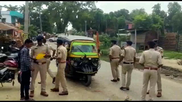 हसनगंज के सेंट्रल चौक पर प्रदूषण जागरूकता अभियान तहत चलाया गया वाहन जांच अभियान 
