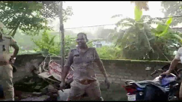 २३० लीटर अवैध कच्ची शराब के साथ तीन अभियुक्त गिरफ्तार, नौ कुंटल लहन किया गया नष्ट
लालगंज पुलिस को मिली कामयाबी