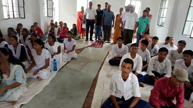 बीआरसी सूरजगढ़ा में तरंग प्रतियोगिता में क्लास 9 वी से 12वीं क्लास के छात्र एवं छात्राओं ने लिए भाग