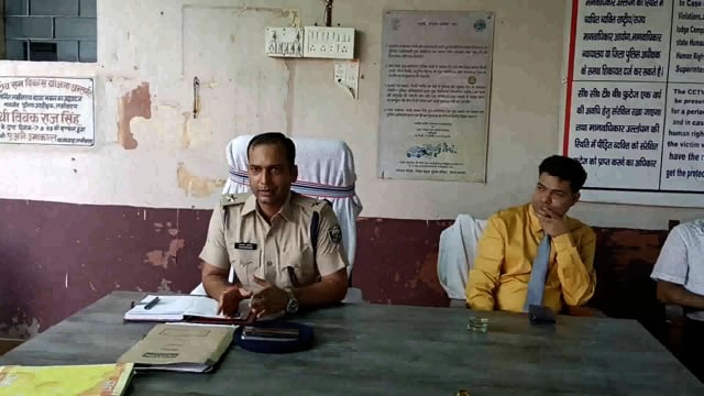 लखीसराय नगर पुलिस ने शहर के इंग्लिश मुहल्ला से 7 लीटर देसी शराब के साथ चार शराब कारोबारी को किया गिरफ्तार