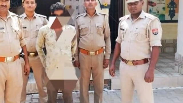 थाना शेरगढ़
पुलिस द्वारा नीलगाय को काटकर हत्या करने वाले वांछित अभियुक्त को किया गिरफ्तार 