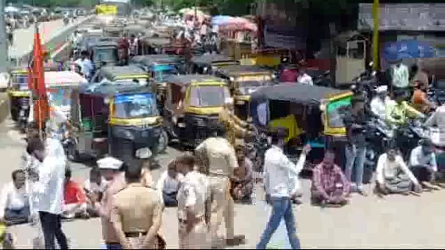 अतिक्रमण विरोधात मनसेचे छत्रपती शिवाजी महाराज चौक येथे रास्ता रोको आंदोलन