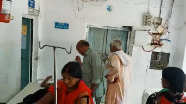 लोहर्शी गांव में एक मंजिला भवन से दो छात्रा खेलते खेलते एक छात्र पर गिरी,तिनों जख्मी