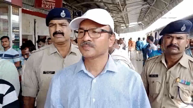 वाराणसी पूर्वोत्तर मंडल प्रबंधक ने रेलवे स्टेशन का किया निरीक्षण कमियां मिलने पर लगाई फटकार