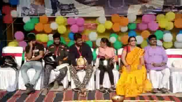 बाइक राइडर्स को किया गया सम्मानित।