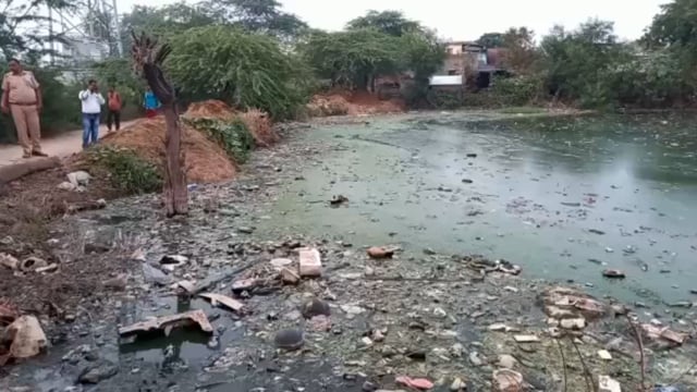 बना गांव से 5 दिन पूर्व चोरी हुई 10 दिन की मासूम बच्ची का शव गांव की पोखर में मिला पुलिस लगी मामले की जांच में