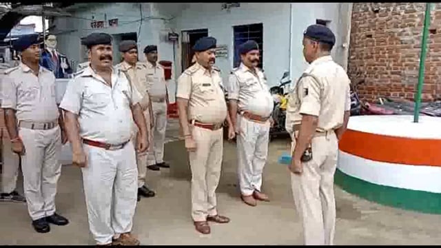 पंजवारा थाने में हुआ परेड का आयोजन