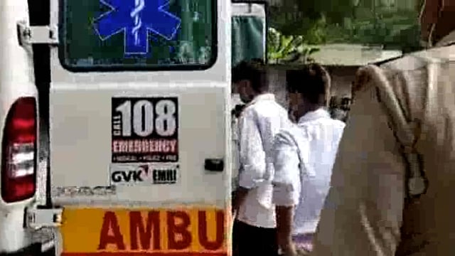 बच्चा जेल से भागने के प्रयास में किशोरों को मिली ताल वानी सजा खंम्बे से बाधकर लाठी-डंडों  से किशोरों को पीटा