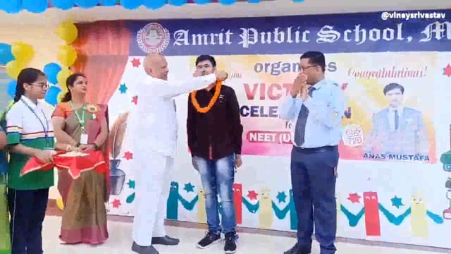अमृत पब्लिक स्कूल ने नेट क्वालीफाई करने वाले छात्र अनस मुस्तफा को किया सम्मानित बेस्ट ऑफ स्कूल अवार्ड से भीकिया सम्मानित