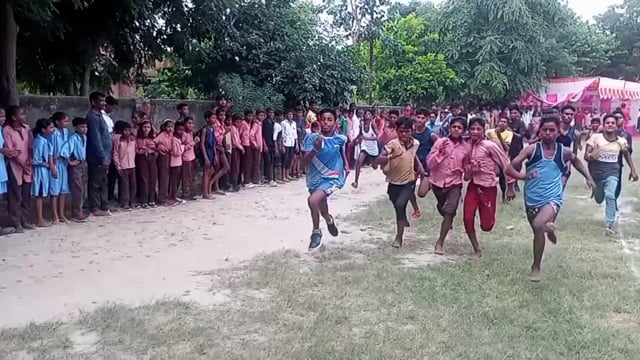 माट मिनी स्टेडियम में बेसिक शिक्षा विभाग द्वारा खेलकूद प्रतियोगिताओं का आयोजन कराया गया