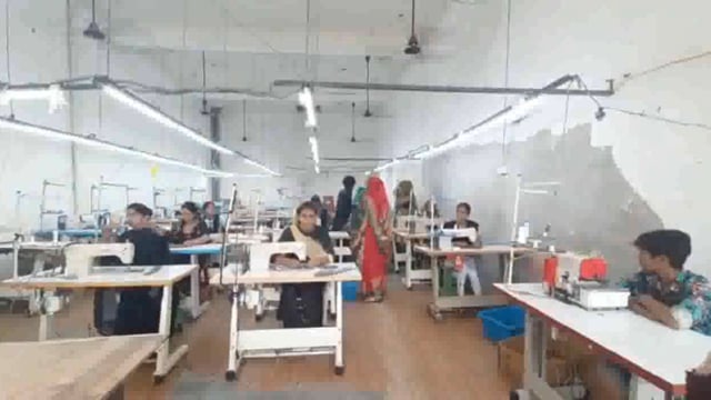 जे एस आर बी कंपनी के द्वारा श्री अर्थ सिलाई सेंटर का राया में हुआ शुभारंभ