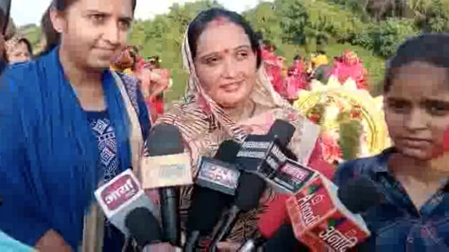 रायबरेली शहर में गणेश चतुर्थी के विसर्जन में लोगों का उमड़ा हुजूम लगाए गए जगह-जगह जयकारे।